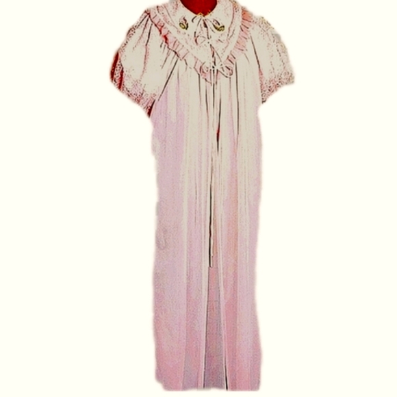 Tacky or Gorgeous?Vintage peignoire set